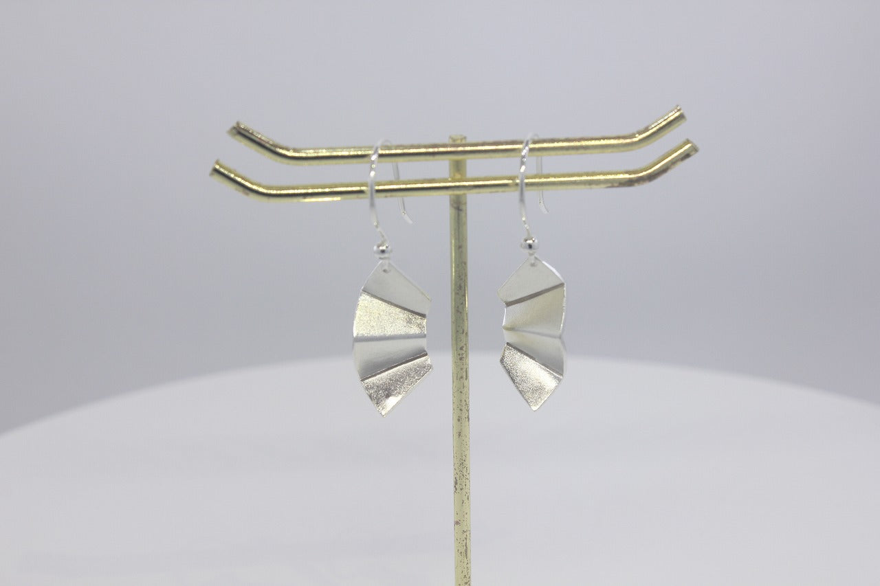 房指輪チャームピアス〈扇〉(Fusa Ring Earrings – Fan)